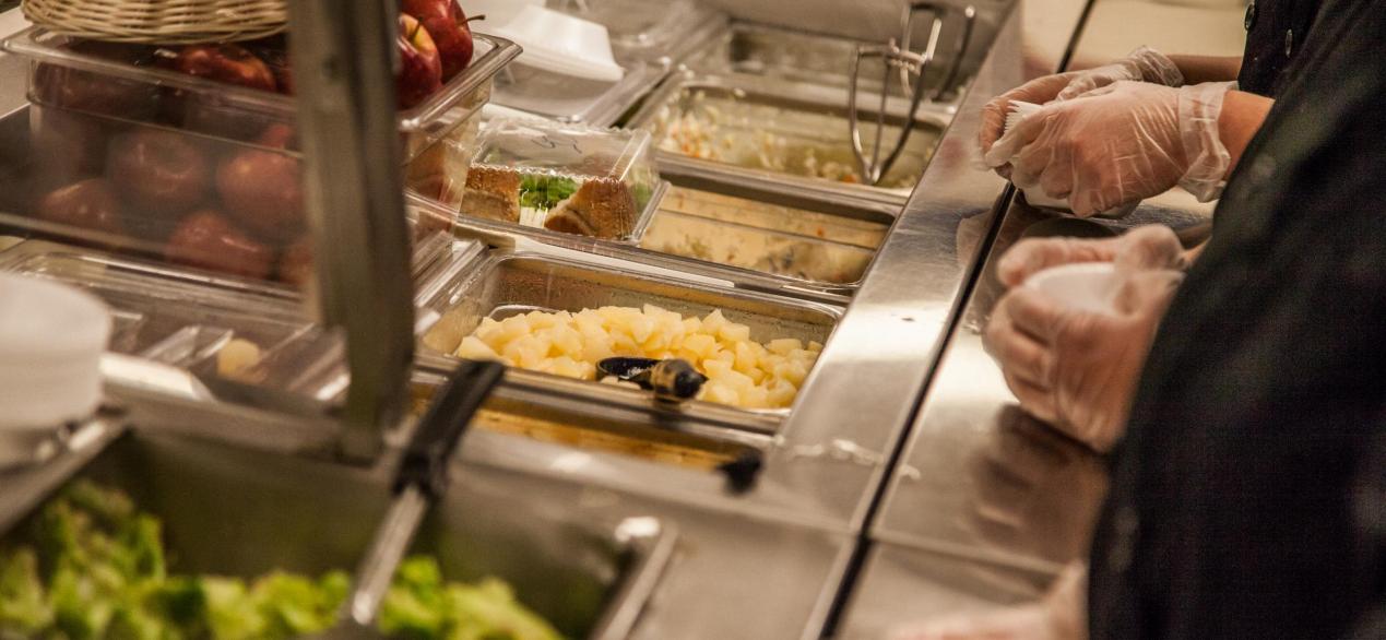 Image of food in the cafeteria serving line 